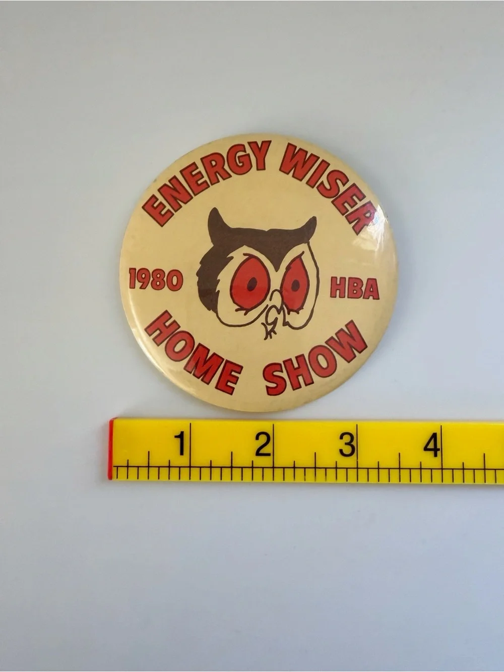 Vintage 1980 HBA Energy Wiser Home Show Owl Large Button Pin - Picture 4 of 4